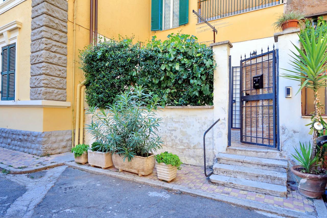 Colosseo With Garden *